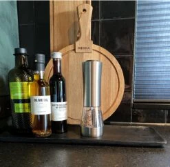 KROMS Peper En Zoutmolen Set - Peper En Zoutmolen Set Elektrisch -2 In 1 - Instelbare Maalgraad - Pepermolen - Zoutmolen - Peper En Zoutmolen Elektrisch 14 KROMS Peper En Zoutmolen Set - Peper En Zoutmolen Set Elektrisch -2 In 1 - Instelbare Maalgraad - Pepermolen - Zoutmolen - Peper En Zoutmolen Elektrisch -Beste Keukengerei Winkel 1200x1176 1