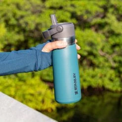Stanley The IceFlow™ Flip Straw Water Bottle 0,65L - Thermosfles - Lagoon -Beste Keukengerei Winkel 1200x1200 143
