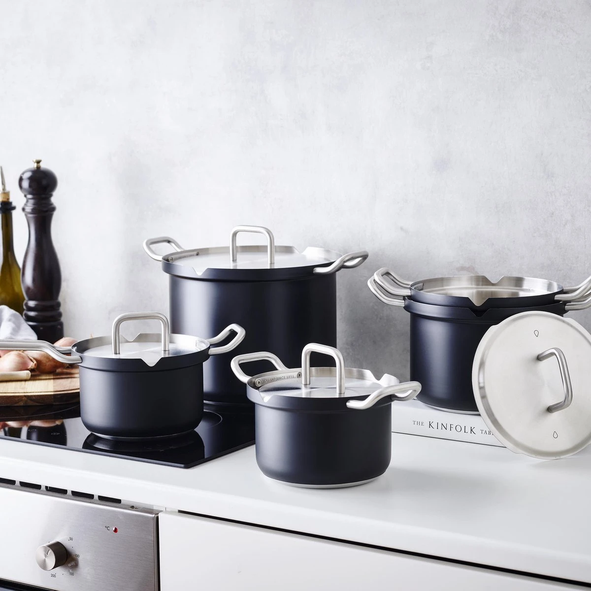 BK Q-linair Master Black Kookpannenset - 5-delig - Veilig Afgietsysteem - Inductie 9 BK Q-linair Master Black Kookpannenset - 5-delig - Veilig Afgietsysteem - Inductie - Afbeelding 7