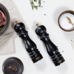 Deleca Luxe Peper En Zoutmolen Set - Met Geschenkdoos - Zout / Pepermolen - Rubberhout - Zwart & Goud -Beste Keukengerei Winkel 1200x1200 912