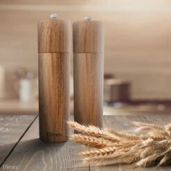 Dieux® - Peper En Zoutmolen Set - Cilinder Vorm - 22CM - Zout Peper Kruiden - 2 Stuks - Acacia Hout - Instelbare Maalgraad - Duurzaam - Luxe Kwaliteit - Hervulbaar - Pepermolen - Zoutmolen - BBQ Accesoires - Pasen -Beste Keukengerei Winkel 1200x1200 930