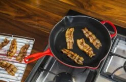 Le Creuset - Gietijzeren Ronde Skillet In Kersenrood 23cm 12 Le Creuset - Gietijzeren Ronde Skillet In Kersenrood 23cm -Beste Keukengerei Winkel 1200x787