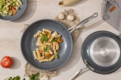 Swiss Pro+ - Koekenpannenset - 3 Delig - Keramisch - Inductie - Milieuvriendelijk - PFAS - PFOA Vrij - Sapphire Green -Beste Keukengerei Winkel 1200x799 22