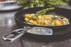 Demeyere Alu Pro Dura Glide Koekenpan - Ø 24 & Ø 28cm - Titanium -Beste Keukengerei Winkel 1200x799 29