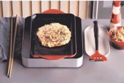 Le Creuset - Gietijzeren Grillplaat - 32x22cm - Kersenrood -Beste Keukengerei Winkel 1200x807 3