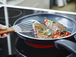 GreenPan Cambridge Hapjespan Met Deksel 24cm - Zwart - Inductie - PFAS-vrij 35 GreenPan Cambridge Hapjespan Met Deksel 24cm - Zwart - Inductie - PFAS-vrij -Beste Keukengerei Winkel 1200x899 16