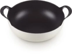 Le Creuset Gietijzeren Balti-pan In Meringue 24 Cm 2,7l -Beste Keukengerei Winkel 1200x908 1