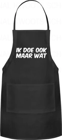 IK DOE OOK MAAR WAT Unisex Schort - Zwart - One Size (volwassenen) - Keuken Schort - Barbeque BBQ Schort - Bedieningsschort - Grappige Teksten - Original Kwoots- Voor Zowel Mannen Als Vrouwen - Verstelbaar - Wasbaar - Cadeau - Apron -Beste Keukengerei Winkel 539x1200