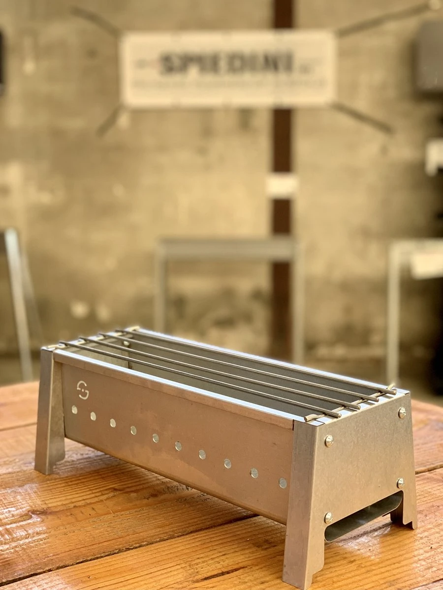 Spiedini Saté-bbq Bali 40 Mini - Kleine, Smalle Houtskoolbarbecue Met Horizontaal Rooster Voor Sate Of Andere Spiesjes - 40 Cm Lang, 11 Cm Breed, 14 Cm Hoog - Ideaal Voor Tuin- Of Open Haard, Of Balkon - Materiaal: Gealuminiseerd Ijzer 4 Spiedini Saté-bbq Bali 40 Mini - Kleine, Smalle Houtskoolbarbecue Met Horizontaal Rooster Voor Sate Of Andere Spiesjes - 40 Cm Lang, 11 Cm Breed, 14 Cm Hoog - Ideaal Voor Tuin- Of Open Haard, Of Balkon - Materiaal: Gealuminiseerd Ijzer - Afbeelding 2